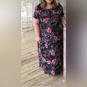 Lightweight floral maxi dress 4x